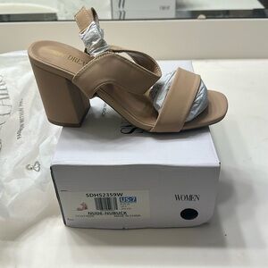 NWT Dream Pairs chunky heel nude dress comfort sandals